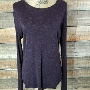 Round neck long-sleeved t-shirt